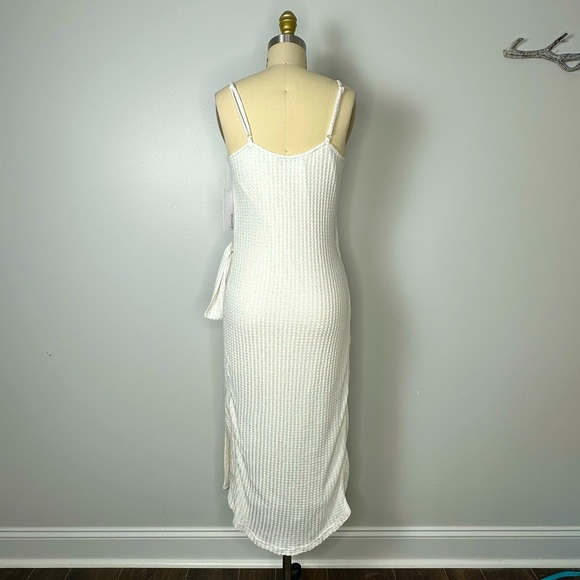 NWT JUSTFAB Sleeveless Wrap Cocktail Dress White / Silver Metallic Size Medium - Picture 7 of 11